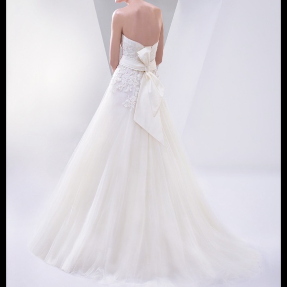 White Wedding Gown - Picture 7 of 10